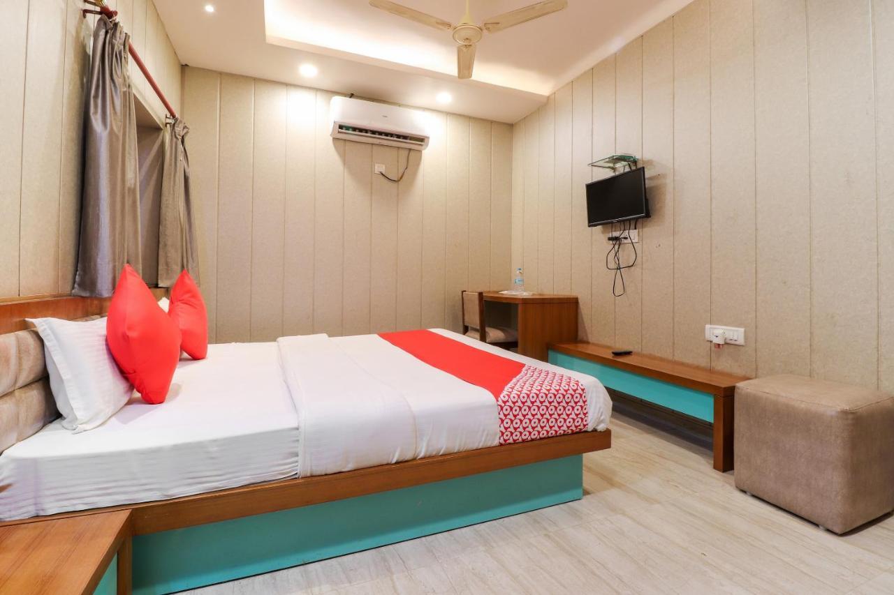 Oyo 26781 Hotel Raghupati Ayodhya Εξωτερικό φωτογραφία