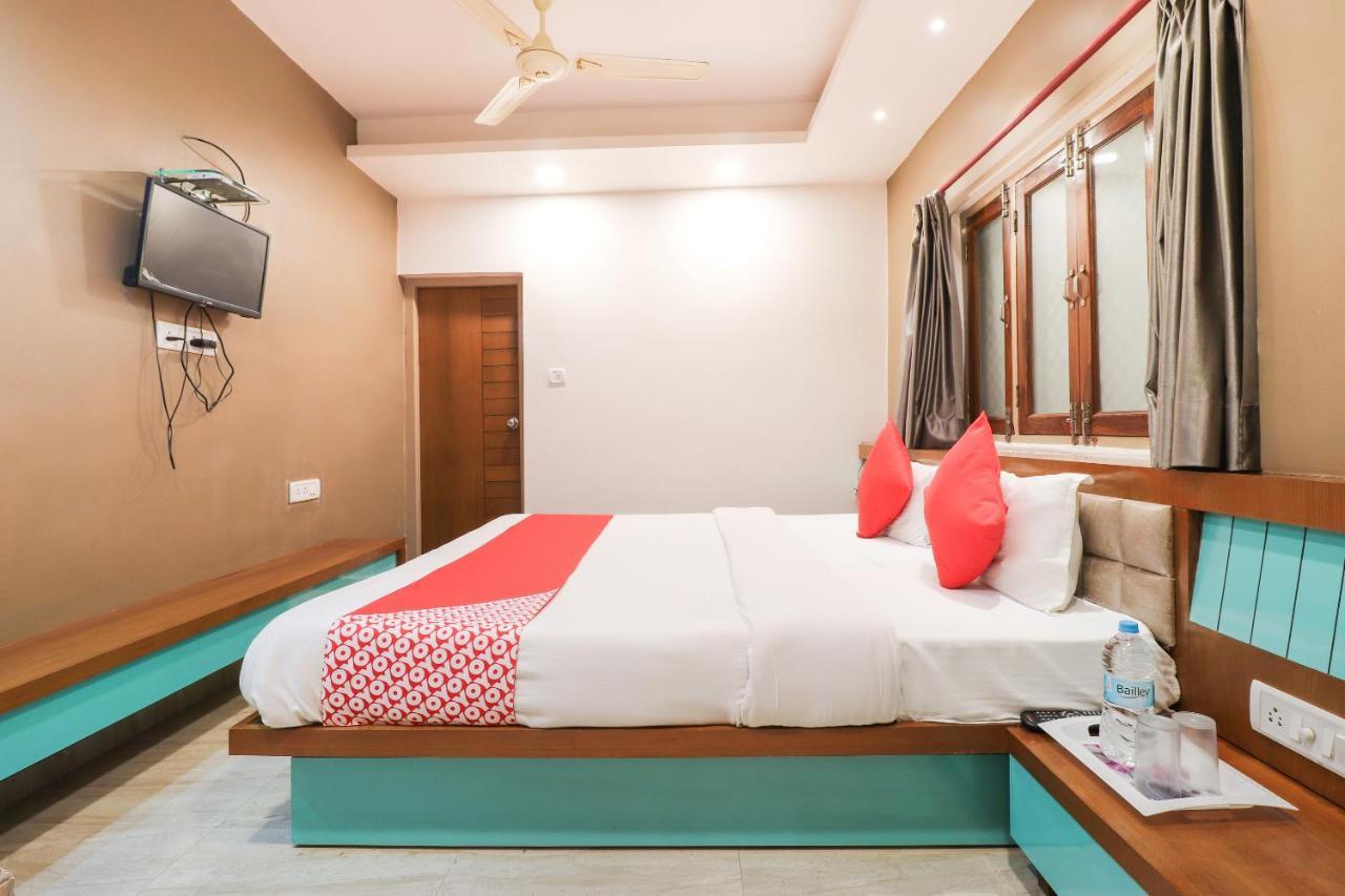 Oyo 26781 Hotel Raghupati Ayodhya Εξωτερικό φωτογραφία
