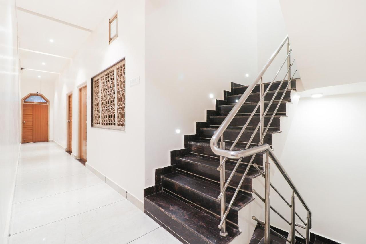 Oyo 26781 Hotel Raghupati Ayodhya Εξωτερικό φωτογραφία