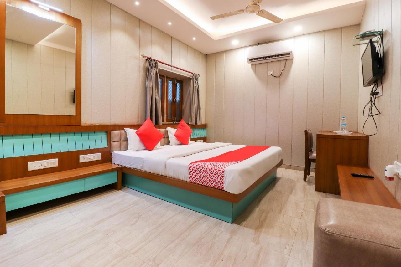 Oyo 26781 Hotel Raghupati Ayodhya Εξωτερικό φωτογραφία