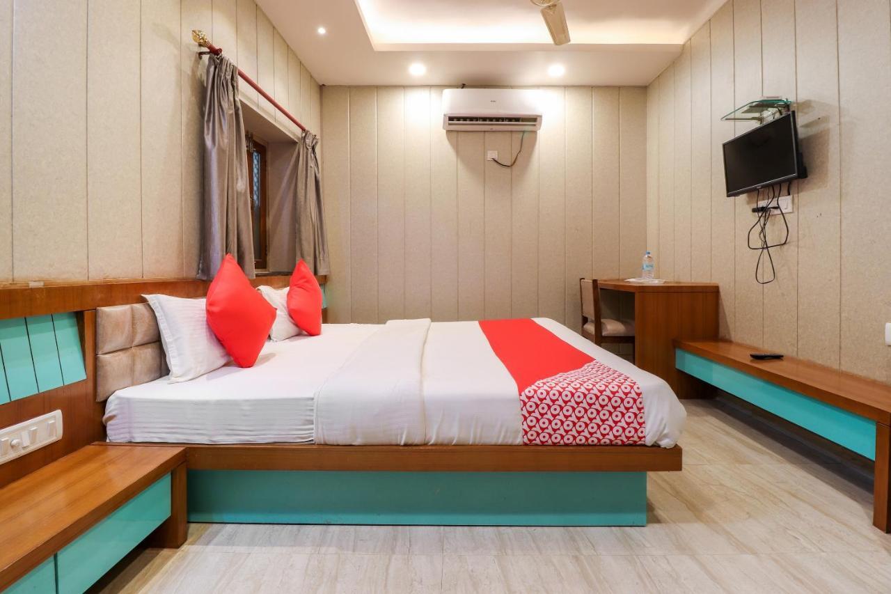 Oyo 26781 Hotel Raghupati Ayodhya Εξωτερικό φωτογραφία