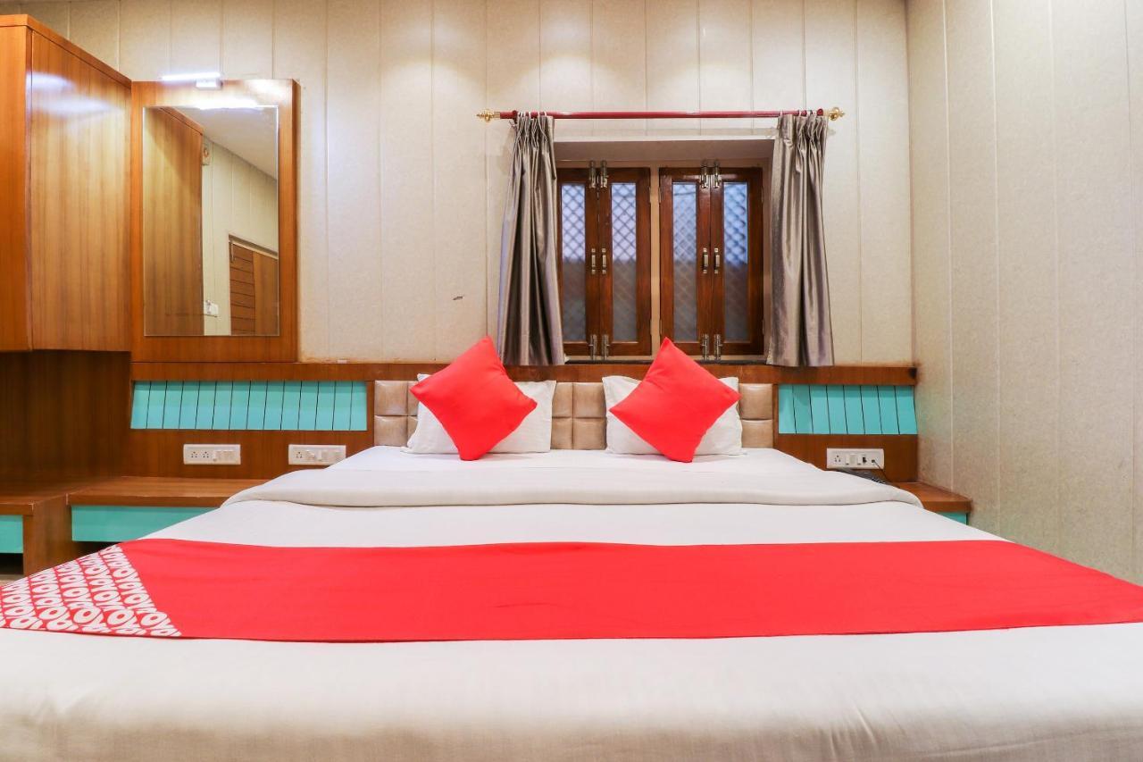 Oyo 26781 Hotel Raghupati Ayodhya Εξωτερικό φωτογραφία