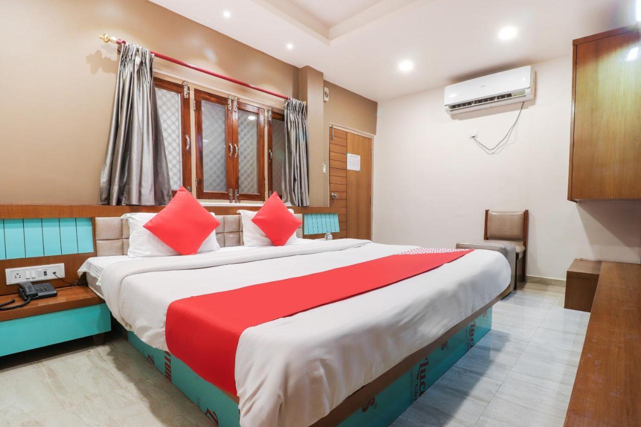 Oyo 26781 Hotel Raghupati Ayodhya Εξωτερικό φωτογραφία